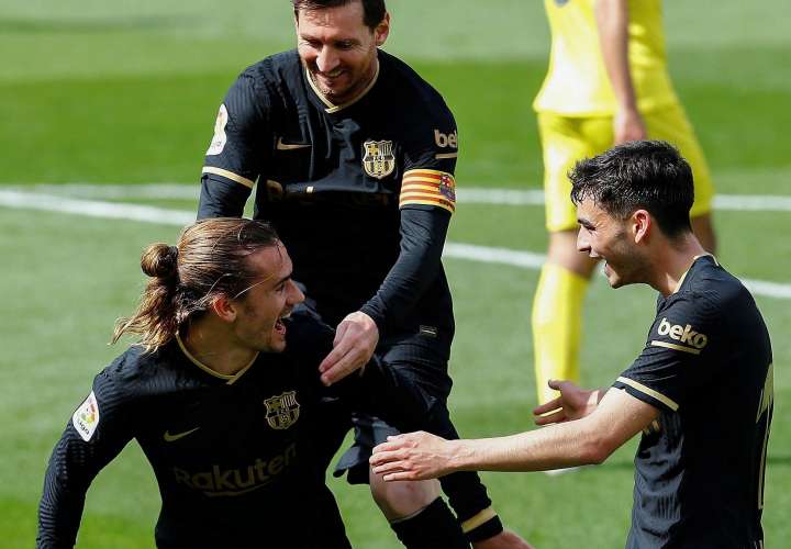 Griezmann y Messi celebran un gol del francés al Villarreal. /EFE