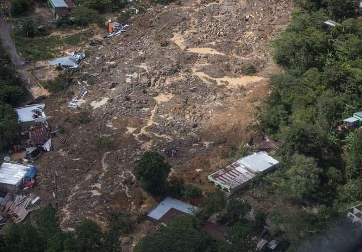 Vista aérea del 7 de noviembre aldea Quejá, TRAS el paso de la tormenta Eta, en San Cristóbal Verapaz (Guatemala). EFE