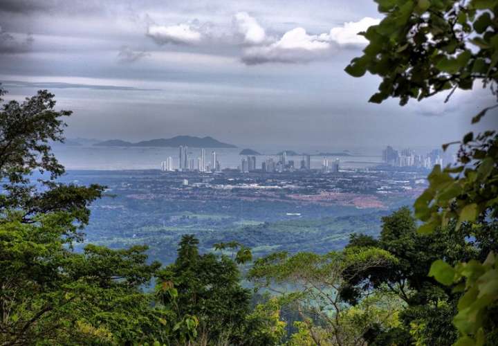 Vista de la ciudad capital desde Cerro Azul