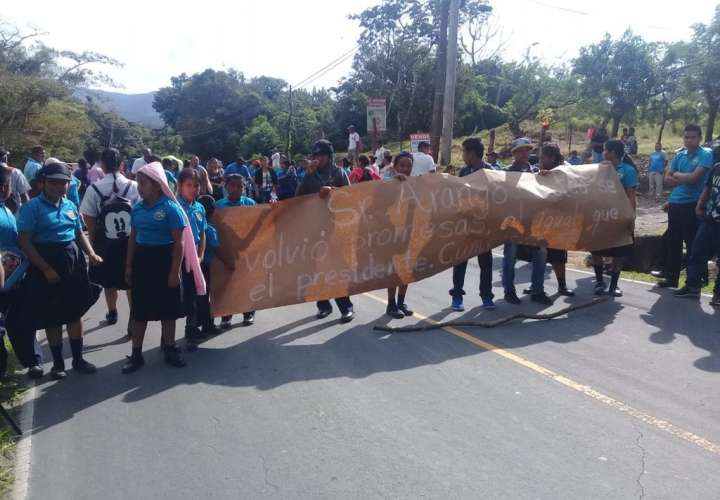 Comunidad de Chichivalí protesta por mejores calles