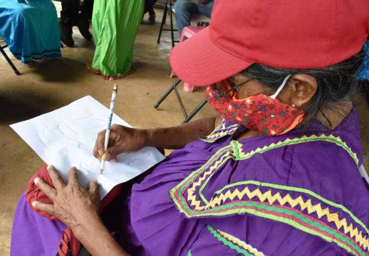 Más de 800 panameños aprenden a leer y escribir durante la pandemia