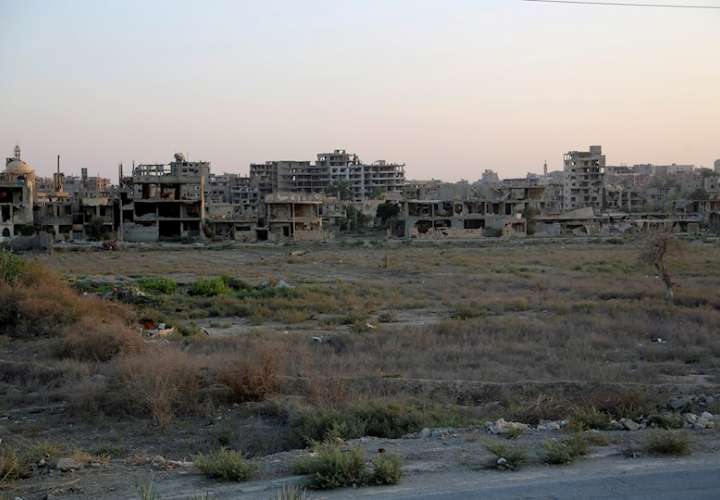 Vista de una zona devastada de la ciudad de Deir al Zur, en el este de Siria, el pasado 27 de agosto. EFE