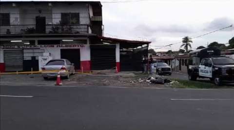Dos hombres fueron asesinados a fuera de un minisúper en Ciudad Radial.