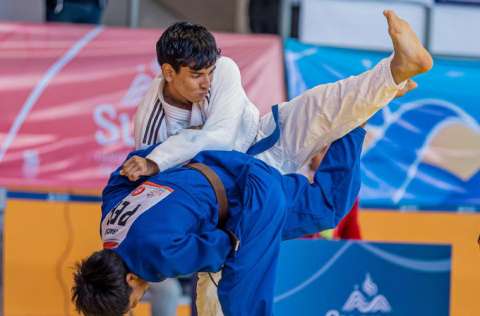 El judoca panameño Tobit Vergara (uniforme blanco), ganó medalla de oro en la categoría -55 kilogramos. Foto: COP