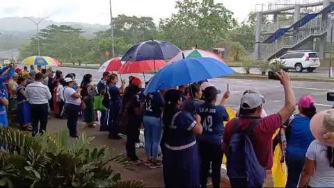 Protesta por comunidades educativas de la zona comarcal.