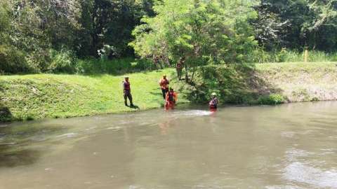 Las labores de búsqueda por la desaparción de un ciudadano continúa en río Rincón.