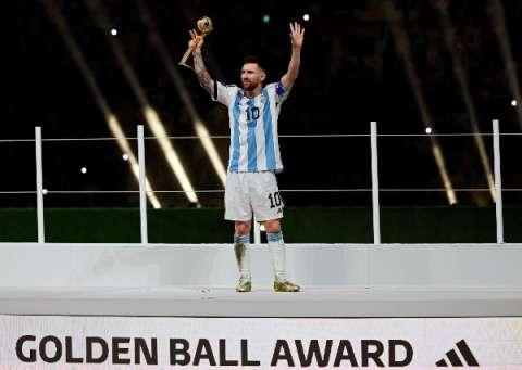 Lionel Messi fue premiado también como el Mejor Jugador de la Final y del Mundial de Catar. Foto: EFE