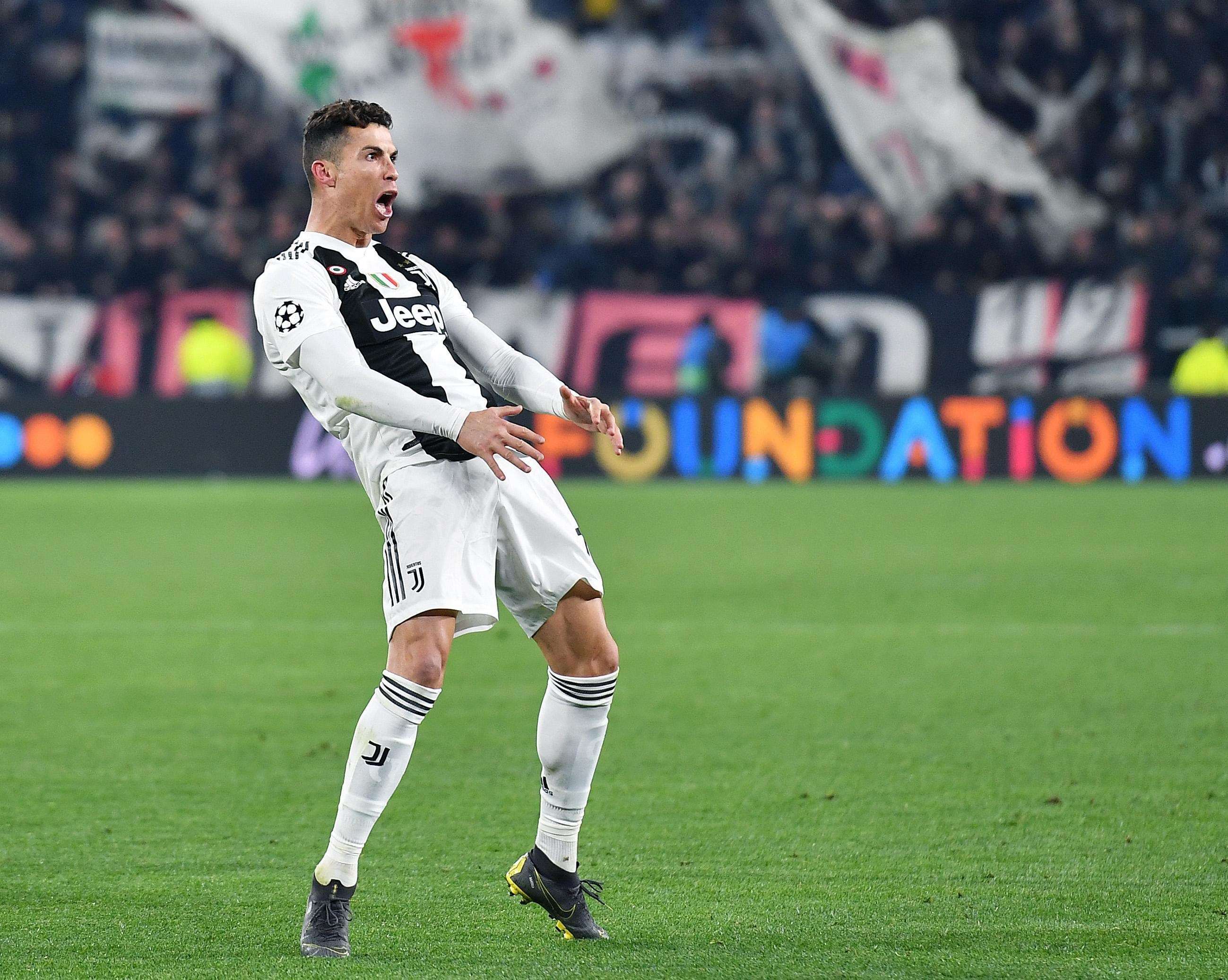 Cristiano celebra la clasificación de su equipo al final del partido de vuelta por los octavos de final. /EFE