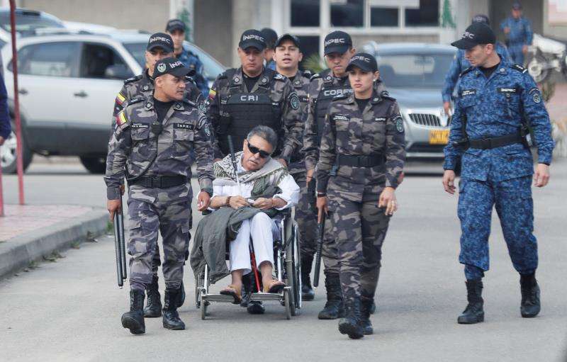 Exjefe guerrillero &quot;Jesús Santrich&quot; en silla de ruedas. 