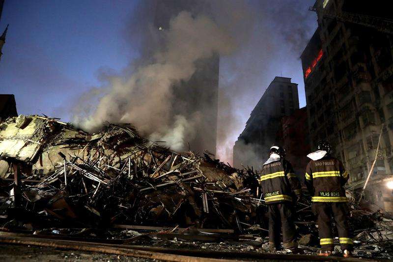 Edificio quedó en escombros. Foto/ EFE