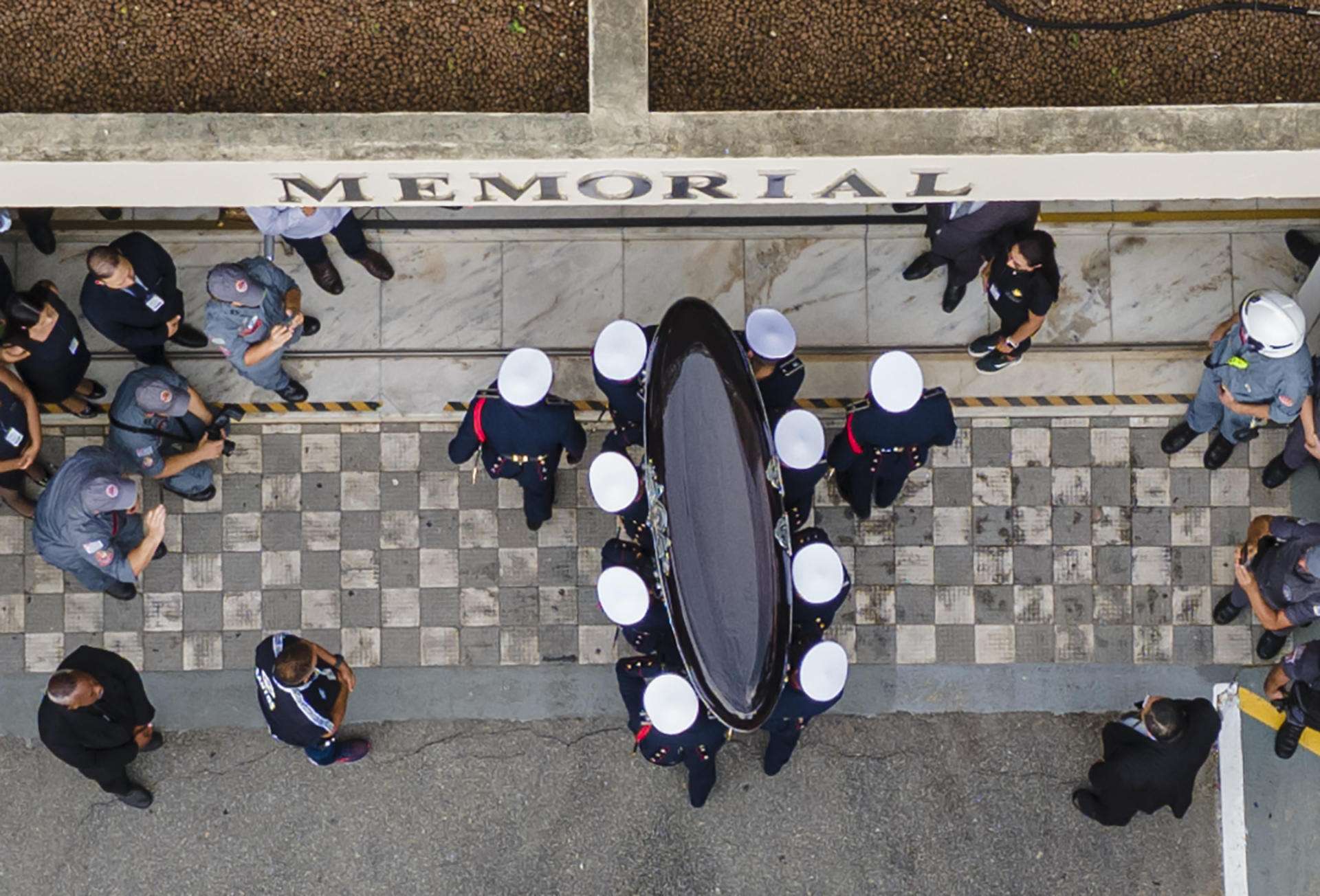 El féretro de Pelé llega al cementerio de la ciudad de Santos. EFE