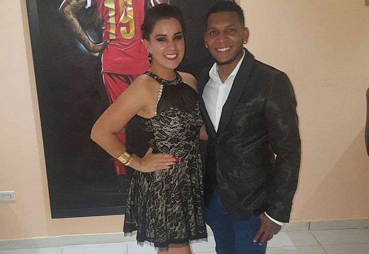 El jugador Alberto Quintero y su amada esposa. 