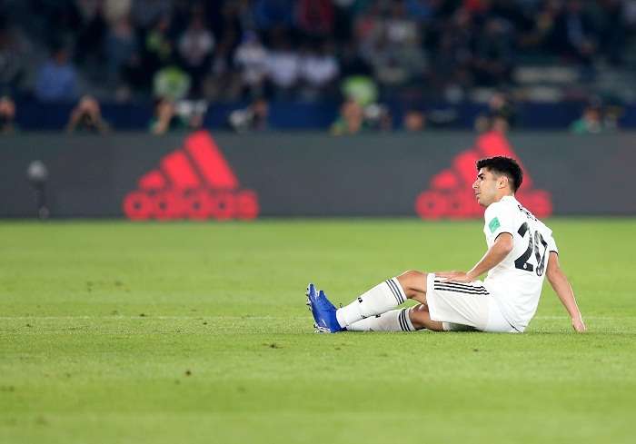 Marco Asensio cae lesionado durante la semifinal del Mundial de Clubes . Foto: EFE