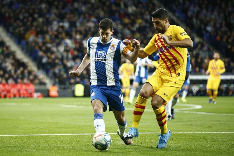 Luis Suárez (dcha.) anotó uno de los tantos del Barcelona. Foto: AP