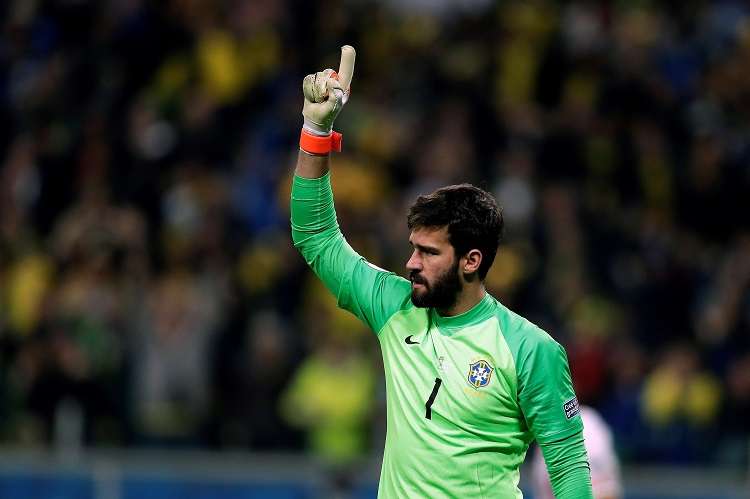  Alisson Becker de Brasil, durante el partido Brasil-Paraguay de cuartos de final de la Copa América. Foto: AP