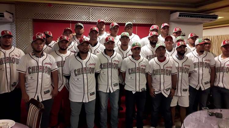 Durante la presentación del equipo y la entrega del uniformes, la liga provincial de Béisbol. Foto: Mayra Madrid