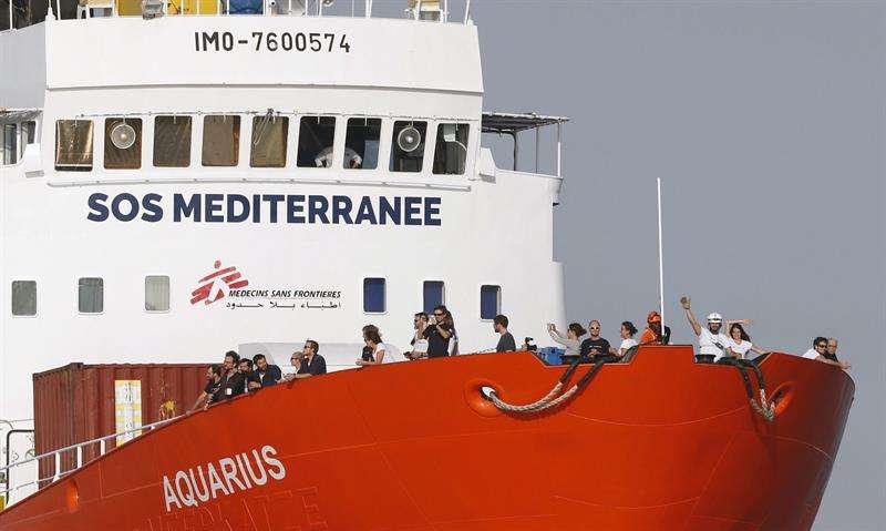 Imagen de archivo que muestra al buque humanitario de las ONG SOS Méditerranée. EFE