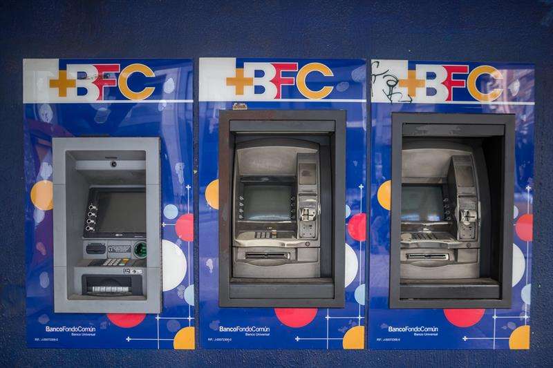 Detalle de Cajeros electrónicos fuera de servicio hoy, 20 de agosto del 2018, en Caracas (Venezuela). EFE