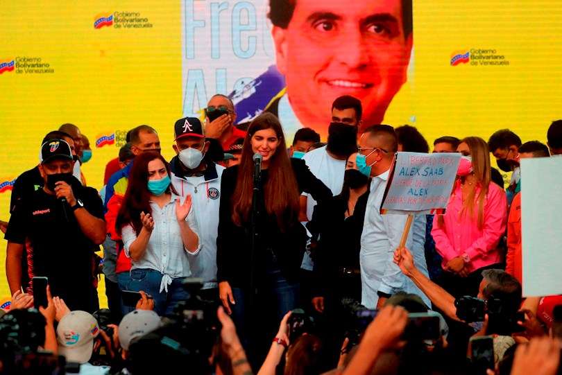 Fotografía tomada el pasado 17 de octubre en la que se registró a Camila Fabbri, esposa de Alex Saab, durante una concentración de apoyo al empresario colombo-venezolano extraditado a EE.UU., en Caracas (Venezuela). EFE