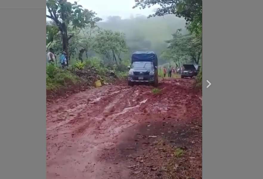 El camino que comunica Soná con Pixvae en Veraguas, está en mal estado.