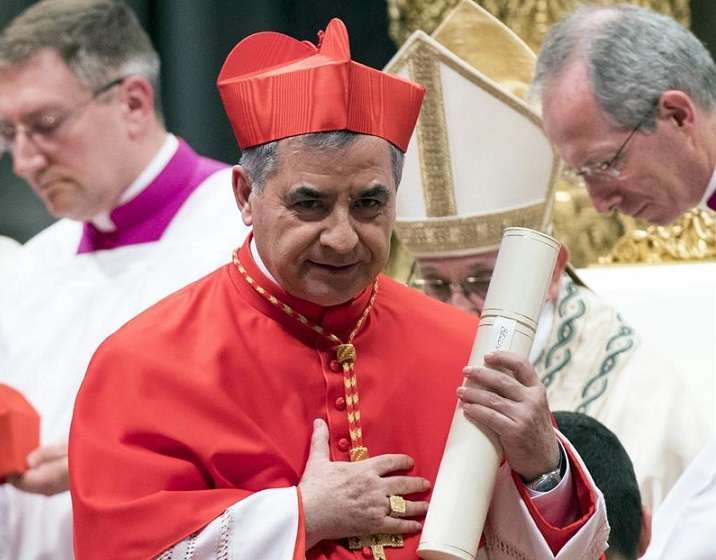 El exprefecto de la Congregación para las Causas de los Santos, el cardenal Angelo Becciu. EFE