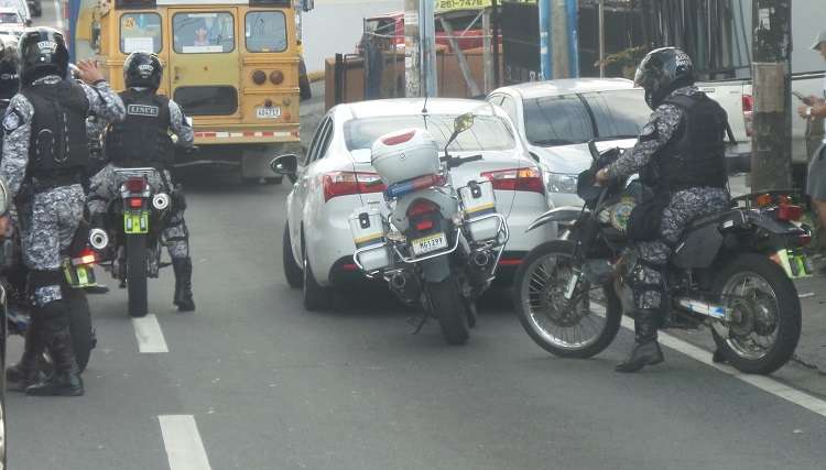 Auto detenido en Betania. Foto/ Landro Ortiz