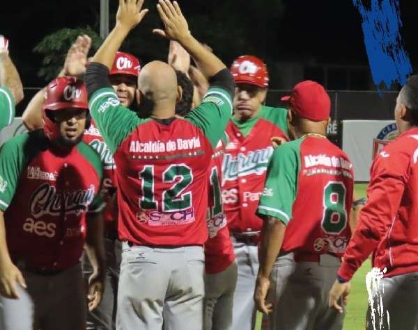 La ofensiva de Chiriquí explotó en el noveno inning. Foto: Fedebeis