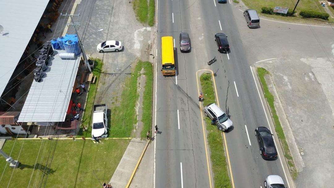 Visión superior de cómo quedaron los vehículos tras la colisión en Chame. Foto: @TraficoCPanama