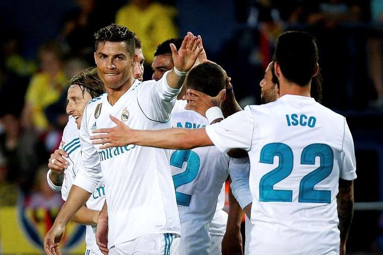 Cristiano Ronaldo (izq.), celebra con sus compañeros tras marcar un gol. Foto: EFE