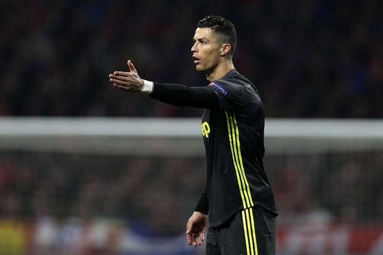  Cristiano Ronaldo no contestó a las preguntas de los periodistas tras la derrota de su equipo . Foto: AP