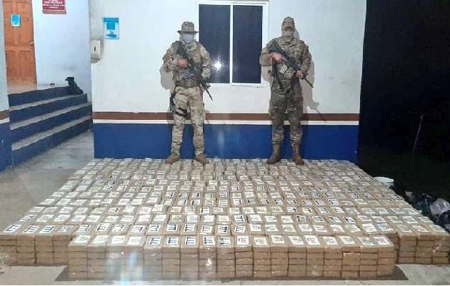 Los condenados fueron aprehendidos el pasado 5 de agosto al sur de Punta Burica en la provincia de Chiriquí, por unidades del Servicio Nacional Aeronaval (Senan) a bordo de una embarcación tipo Go Fast con 1,650 paquetes de cocaína.