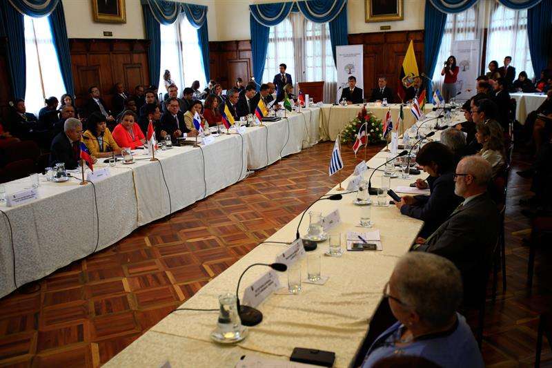 El encuentro regional de Quito sobre la emigración venezolana concluyó con una declaración de voluntad por parte de once países participantes a seguir acogiendo emigrantes dentro de un sentido de &quot;hermandad&quot; y &quot;solidaridad&quot;. EFE