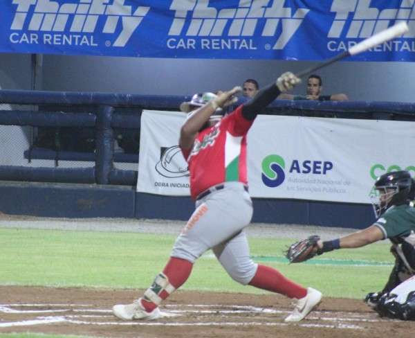 Erasmo Caballero fue uno de los jugadores más destacados de la ofensiva por Chiriquí. Foto: Fedebeis