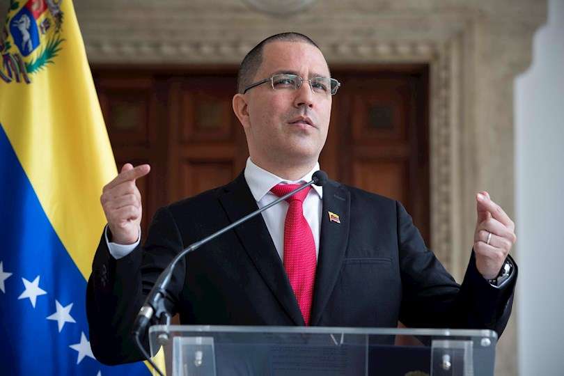Fotografía del excanciller Jorge Arreaza durante una rueda de prensa, el 02 de febrero de 2021, en Caracas (Venezuela). EFE