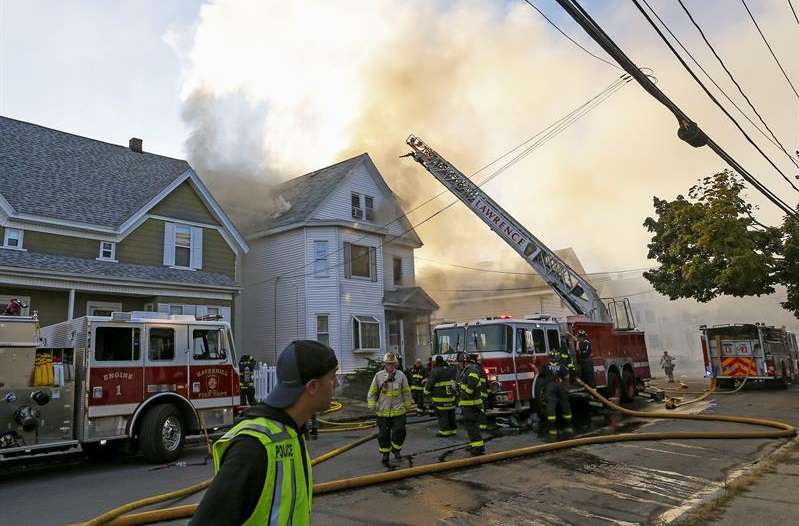 Una serie de explosiones de gas reportadas en ciudades al norte de Boston Massachusetts incendiaron casas y forzaron la evacuación obligatoria de los residentes. EFE