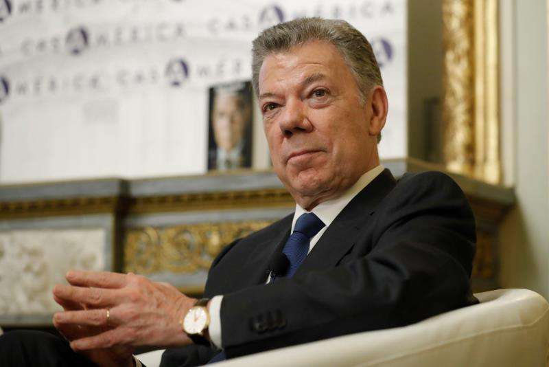 Fotografía de archivo fechada el 26 de marzo de 2019 que muestra al expresidente colombiano Juan Manuel Santos durante la presentación de su libro La batalla por la paz, en Madrid (España). EFEArchivo