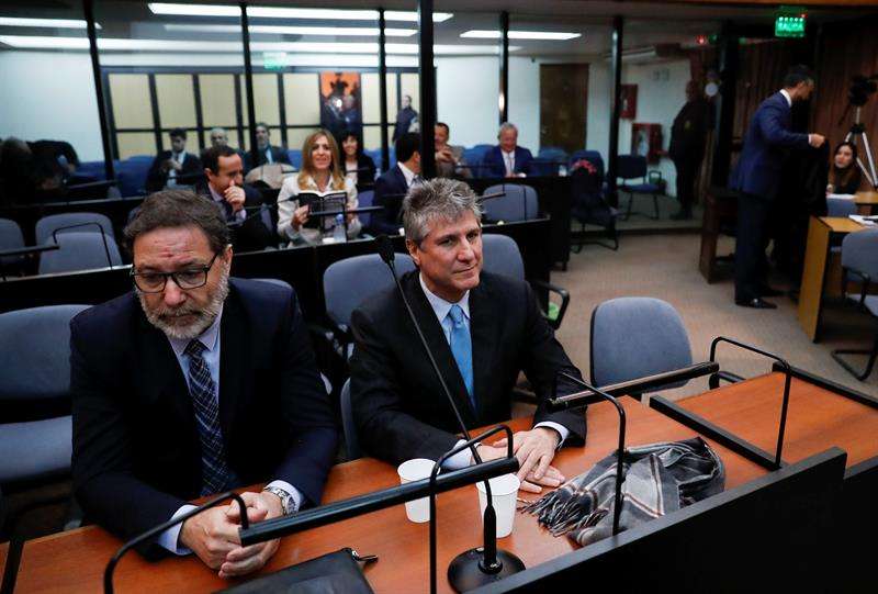 El exvicepresidente argentino Amado Boudou (c) asiste a su juicio por el caso Ciccone hoy, martes 7 de agosto de 2018, en los tribunales de Buenos Aires (Argentina). EFE
