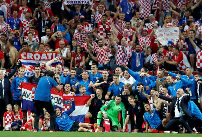 Jugadores croatas celebran la victoria tras el partido Croacia-Inglaterra. Foto:EFE