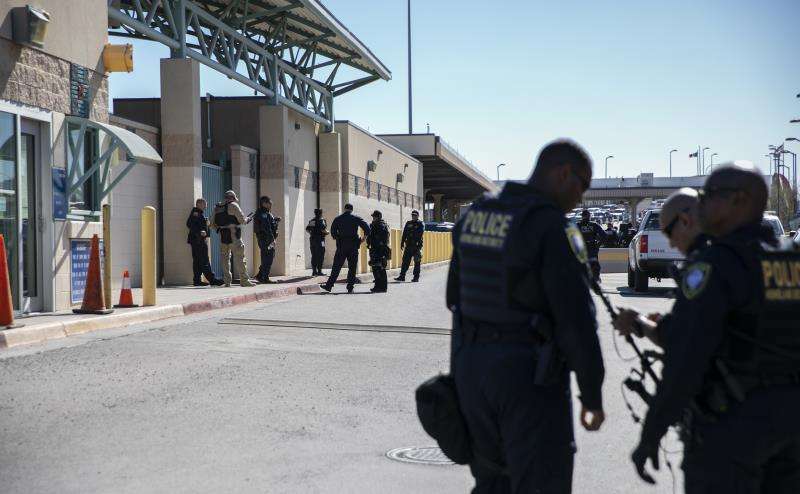 Agentes de inmigración vigilan la frontera con México en el Paso (Texas). EFEArchivo