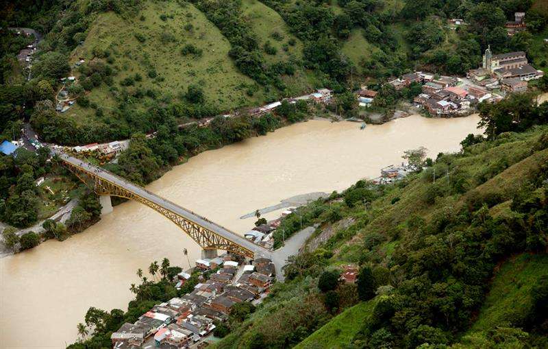 Fotografía panorámica de la central hidroeléctrica de Ituango cedida por la alcaldía de Medellín del municipio Puerto Valdivia (Colombia). EFE