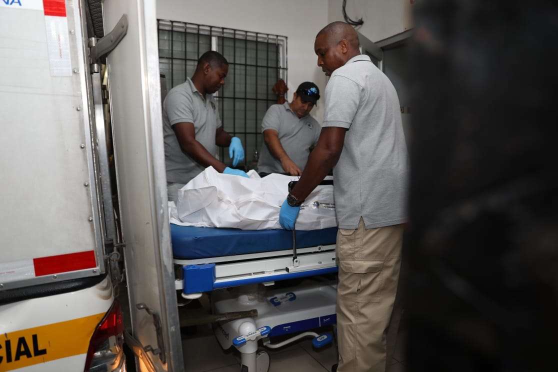 Autoridades realizaron el levantamiento del cadáver en el centro de salud de Torrijos Carter. 
