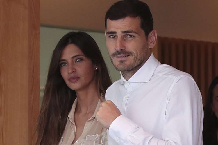 Iker Casillas junto a su esposa Sara Carbonero. Foto: AP
