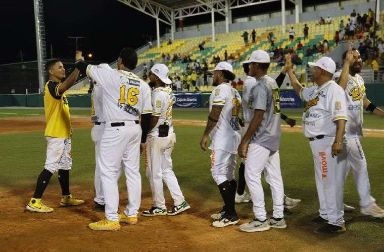 El equipo de Bocas del Toro lidera la tabla de posiciones del Campeonato Nacional de Béisbol Mayor con marca de ocho triunfos y dos derrotas. Foto: @ligabocasbeisbol