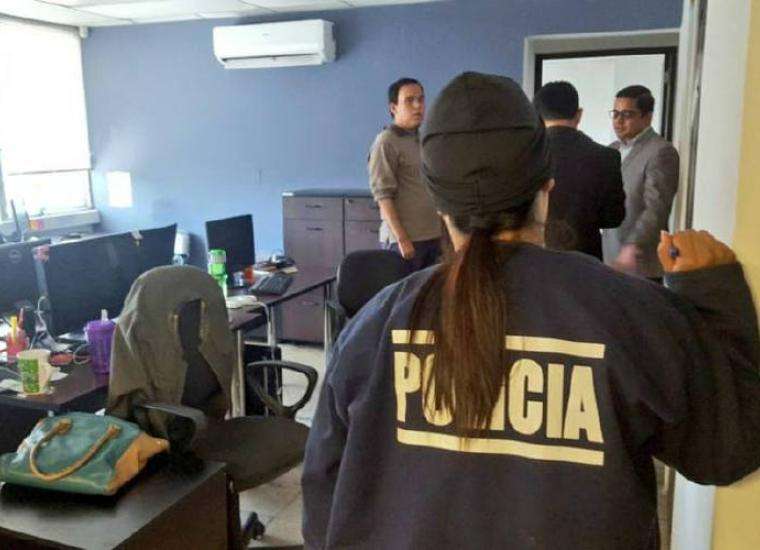 Allanamiento en las oficinas de El Salvador. 