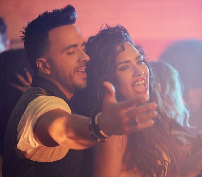 Fotografía promocional cedida del nuevo sencillo de Luis Fonsi con la cantante hispana Demi Lovato, &quot;Échame la culpa&quot;.  /  EFE