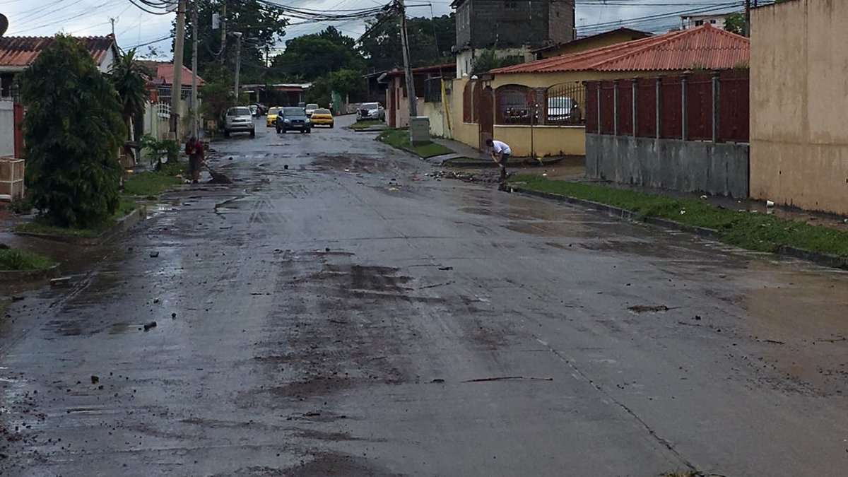 El área más afectadas se reportó en El Crisol donde el agua se introdujo a una cinco viviendas. /  Foto: @Telemetro