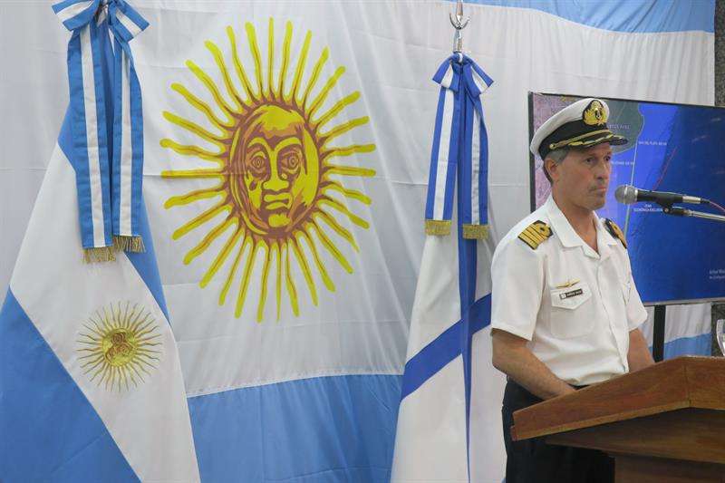 El portavoz de la Armada Argentina, Enrique Balbi, ofrece una rueda de prensa sobre la búsqueda del submarino ARA San Juan hoy, lunes 27 de noviembre de 2017, en Buenos Aires (Argentina). EFE