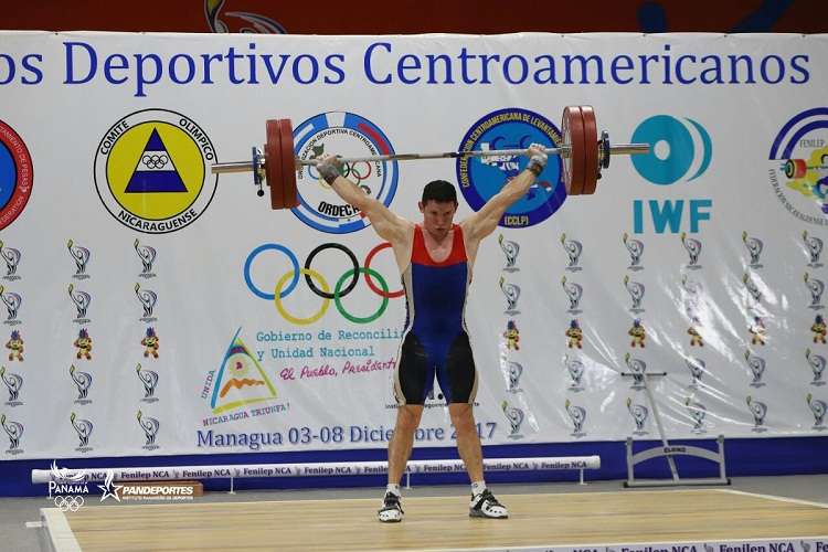Máximo Víquez logró una dorada en el arranque (134 kg). Foto: Comité Olímpico de Panamá