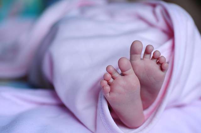 Su familia no pierde la esperanza de que la bebé logre sobrevivir. Foto: Ilustrativa Pixabay