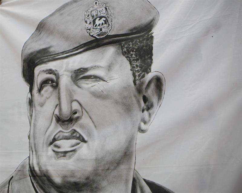 Pancarta con la imagen del fallecido presidente venezolano Hugo Chávez. EFEArchivo